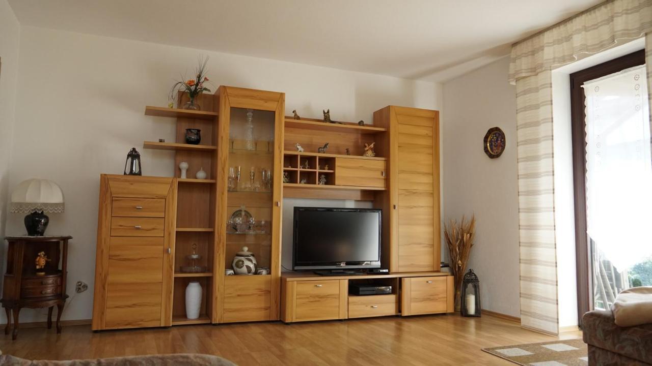 Großzügige Wohnung mit Terrasse und Gartenzugang. Bindlach Exterior foto